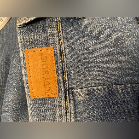 Judy Blue pull on jeans super flare raw hem - Picture 6 of 10